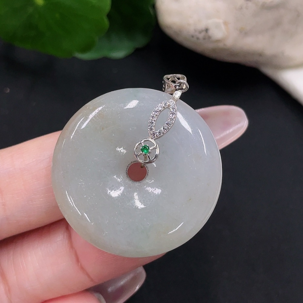F34013534 Jadeite Pendant + Beads Sell as a Lot (Non-Gold Inlaid)