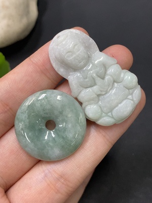 F29323736 翡翠挂件 一手走