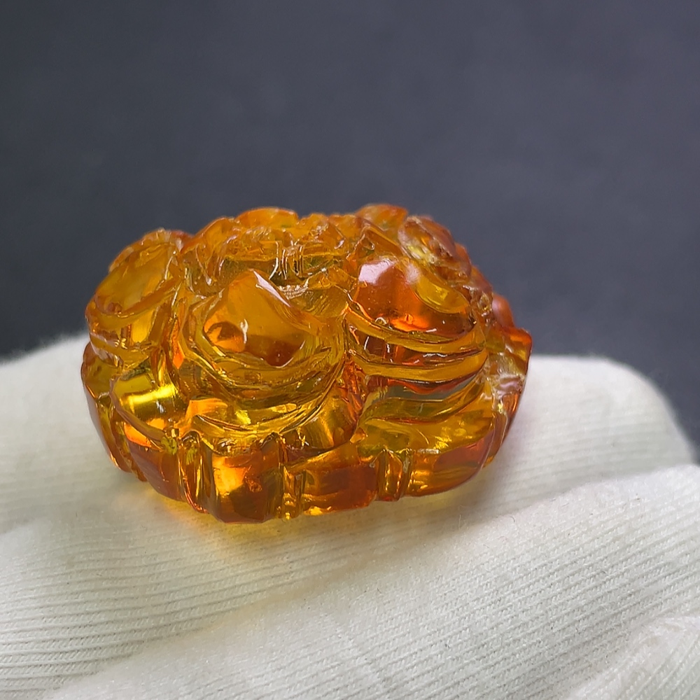 C30510271 Amber Beeswax Pendant with Colorless Coating, Total Weight Approx. 10.71g