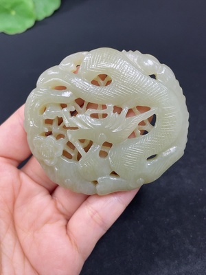 H46558842 和田玉挂件   龙牌   货品总重约42.5g