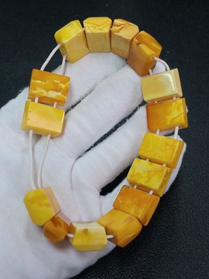 C41833417 琥珀蜜蜡手串  卡17.2mm左右  货品总重约28.53克