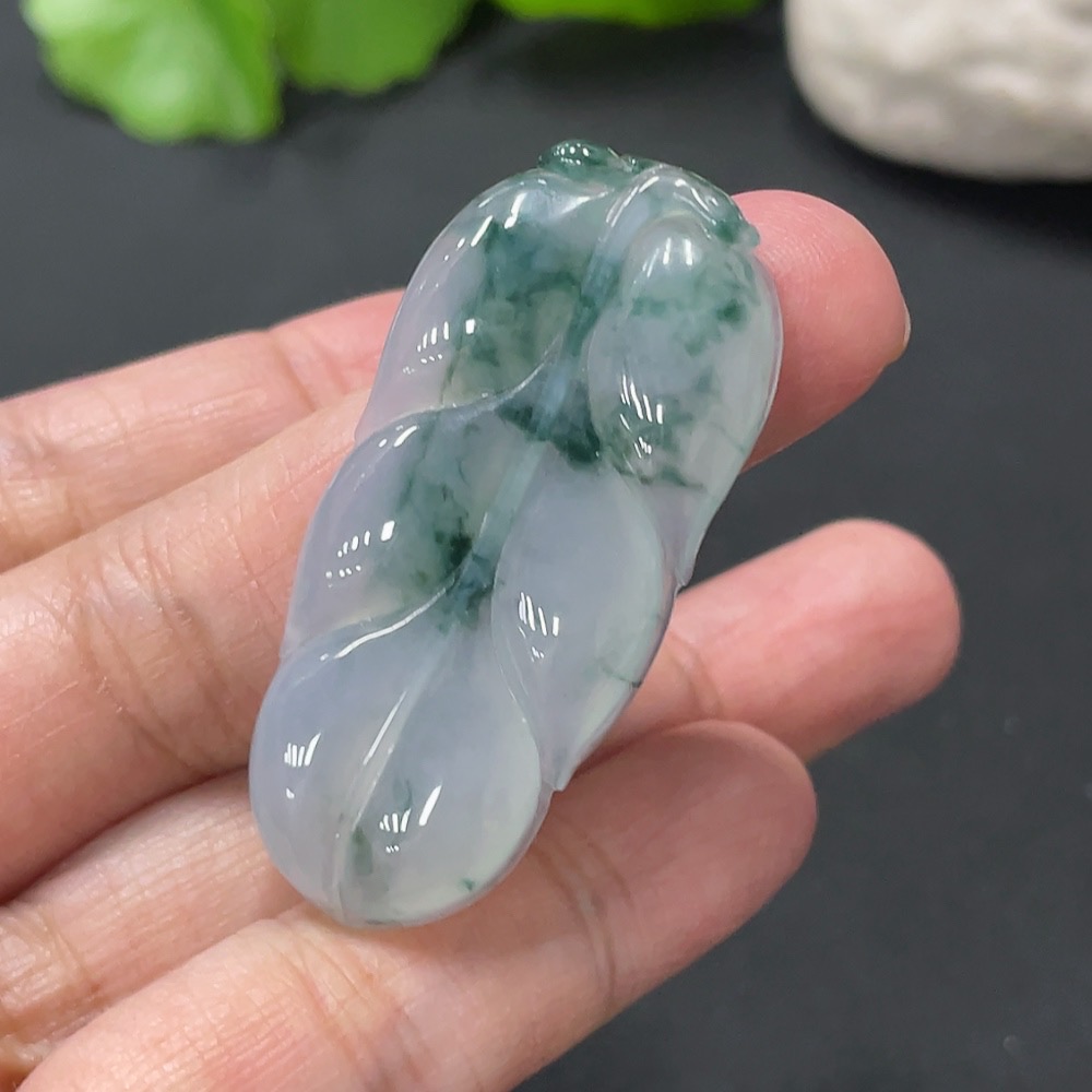 F24772857 Jadeite Leaf Pendant, Approx. 7.95g