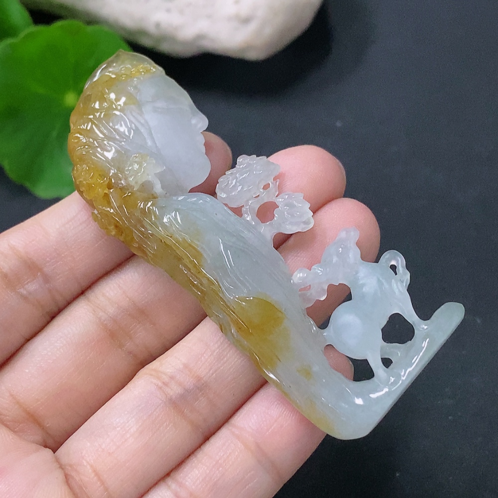 F33849231 Jadeite Pendant Featuring a Sika Deer, Total Weight Approximately 26.63g, Color Origin Undetermined
