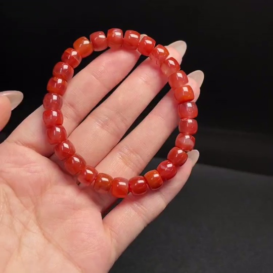 C34009551 Red Agate Bracelet with Visible Organic Matter, Total Weight Approx. 21.12g, Size About 8mm