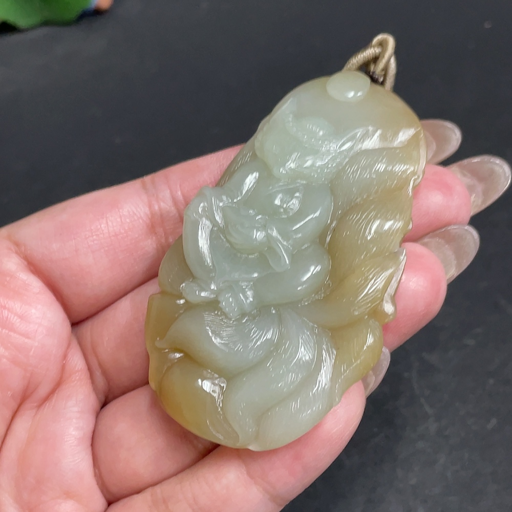 H30526403 Hetian Jade Pendant - Nine-Tailed Fox