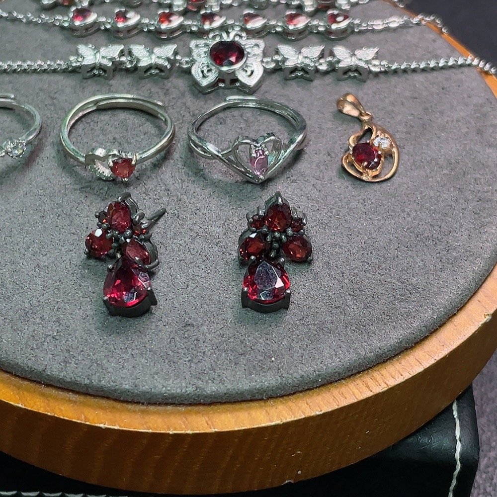 C34990011 Garnet Earrings + Pendant + Bracelet + Ring Adjustable Non-Gold Total Weight Approx. 23.17g Sell as a Lot