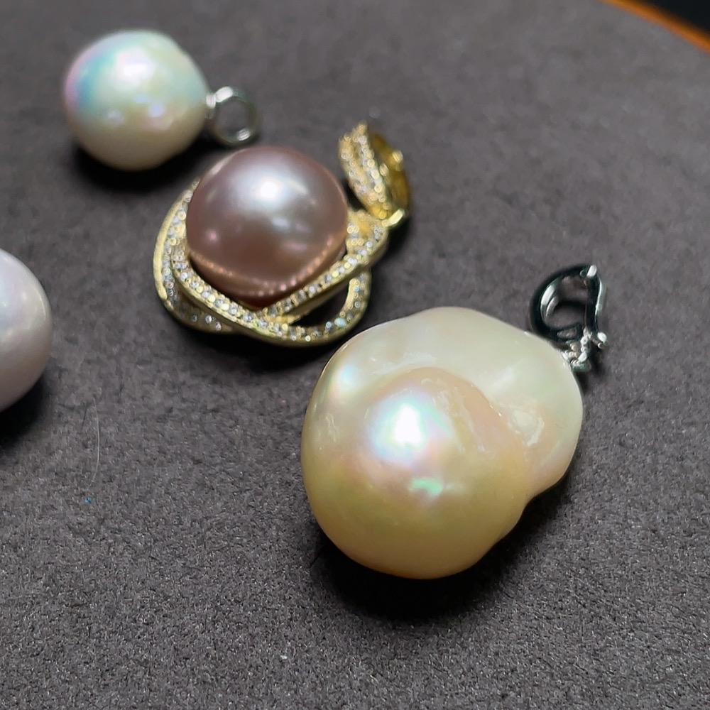 C34048271 Pearl Pendant Non-Gold Total Weight Approx. 18.3g Sell as a Lot