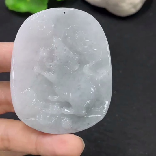 F31636927 Jadeitependant with a total weight of approximately 35.63g