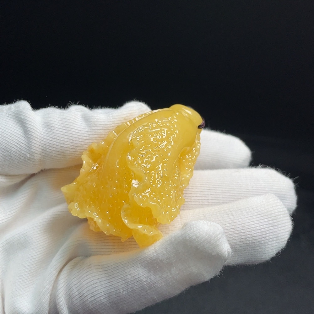 C27100059 Amber Beeswax Pendant, Product Weight Including String Approximately 25.57g, Colorless Film Coated
