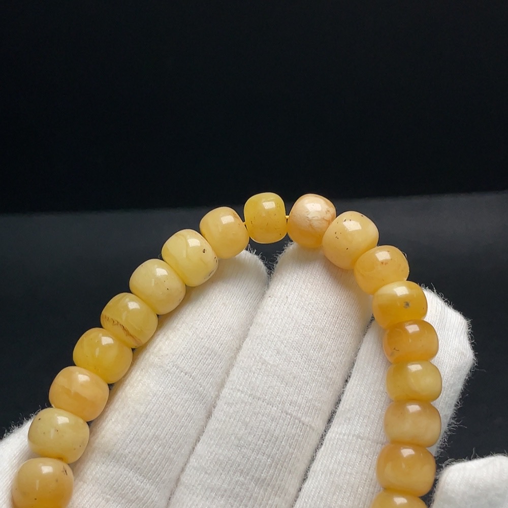 C28276304 Amber Honey Beeswax Bracelet, approx. 8.9mm, total weight approx. 12.31g
