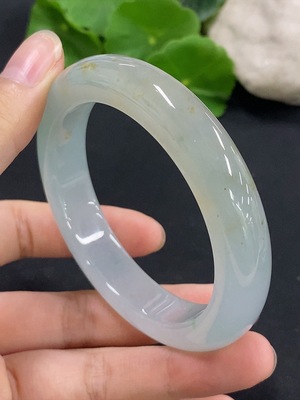F43171830 翡翠正圈手镯 圈口55.2 货品总重约62.75g