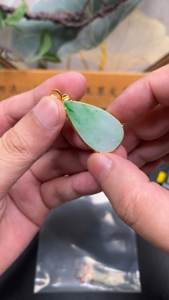 F33896294 Jadeite Pendant with 18K Gold Mount, Total Weight Approx. 3.6g