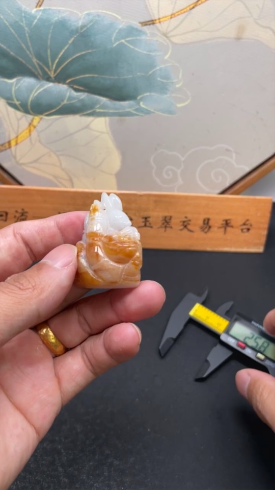 F34020324 Jadeite Pendant, color origin undetermined, total weight approximately 41g