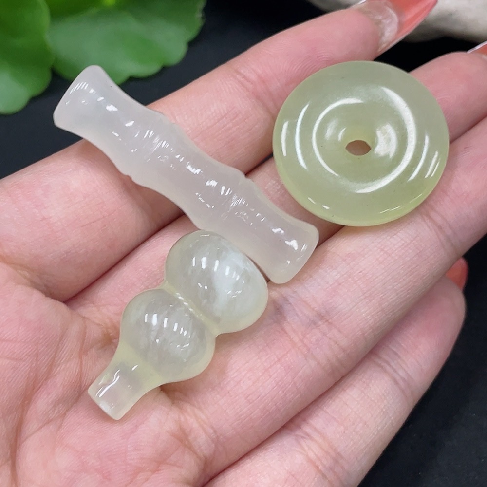 H34061920 Xiuyu (serpentine jade)