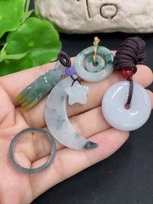 F46563677 翡翠挂件 一手走 非金
