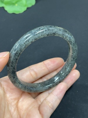 H43124455 和田玉正圈手镯    圈口57.5     货品总重约41.4g