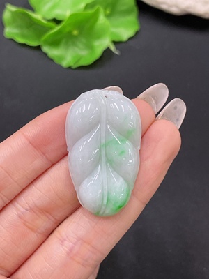 F35199229 翡翠挂件 叶子 货品总重约9.2g