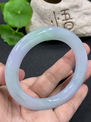 F43178803 翡翠圆条手镯 货品总重约55.39g 53.9圈口