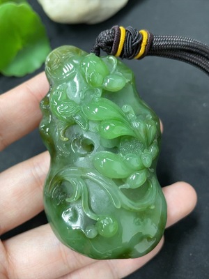 H42956885 和田玉碧玉手把件  花开富贵    货品总重约（含绳）96.3g
