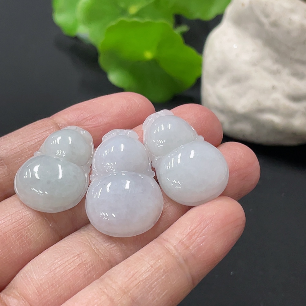 F34978338 Jadeite Gourd Pendant