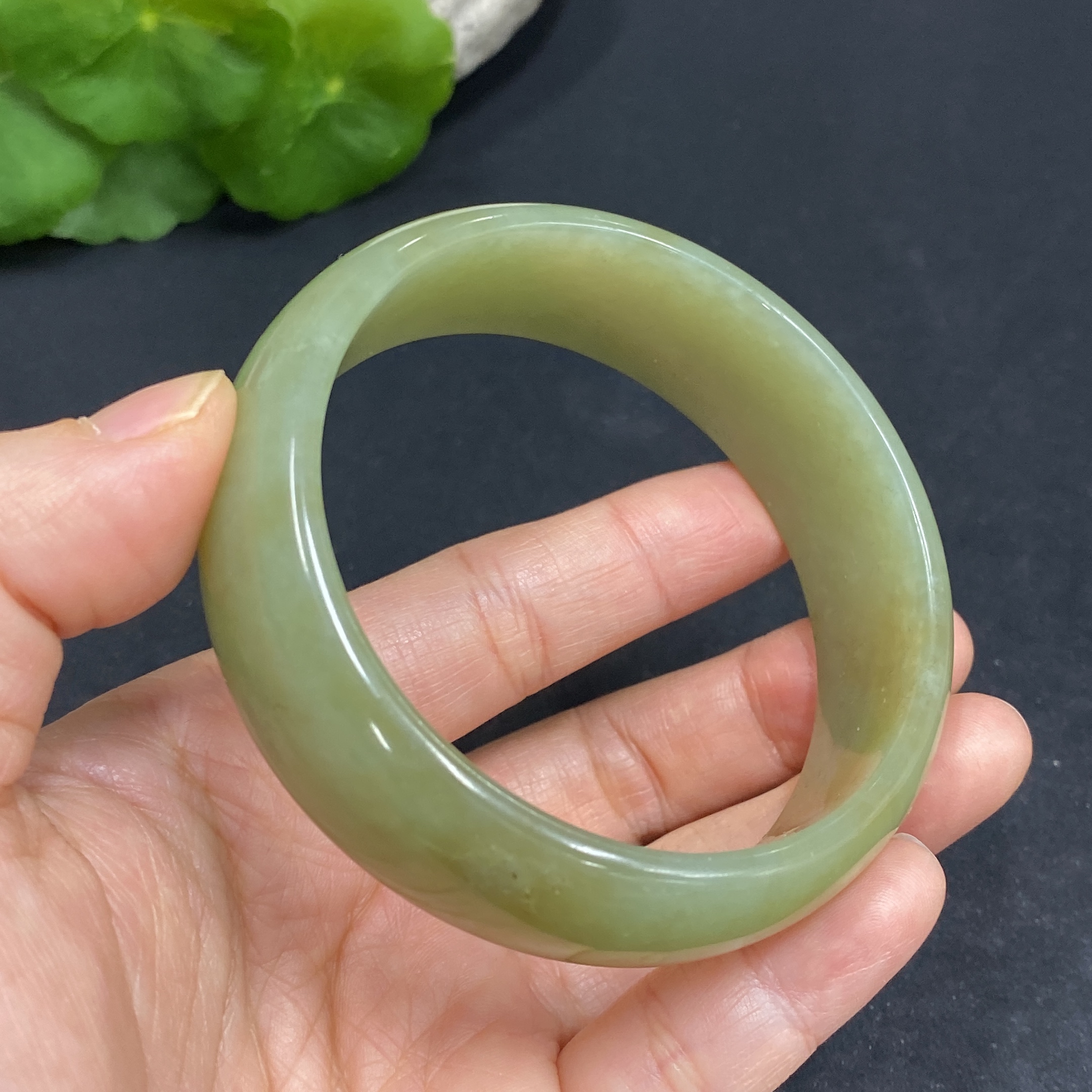 H30467171 Hetian Jade Round Bracelet Size 58 Total Weight Approx. 60.6g