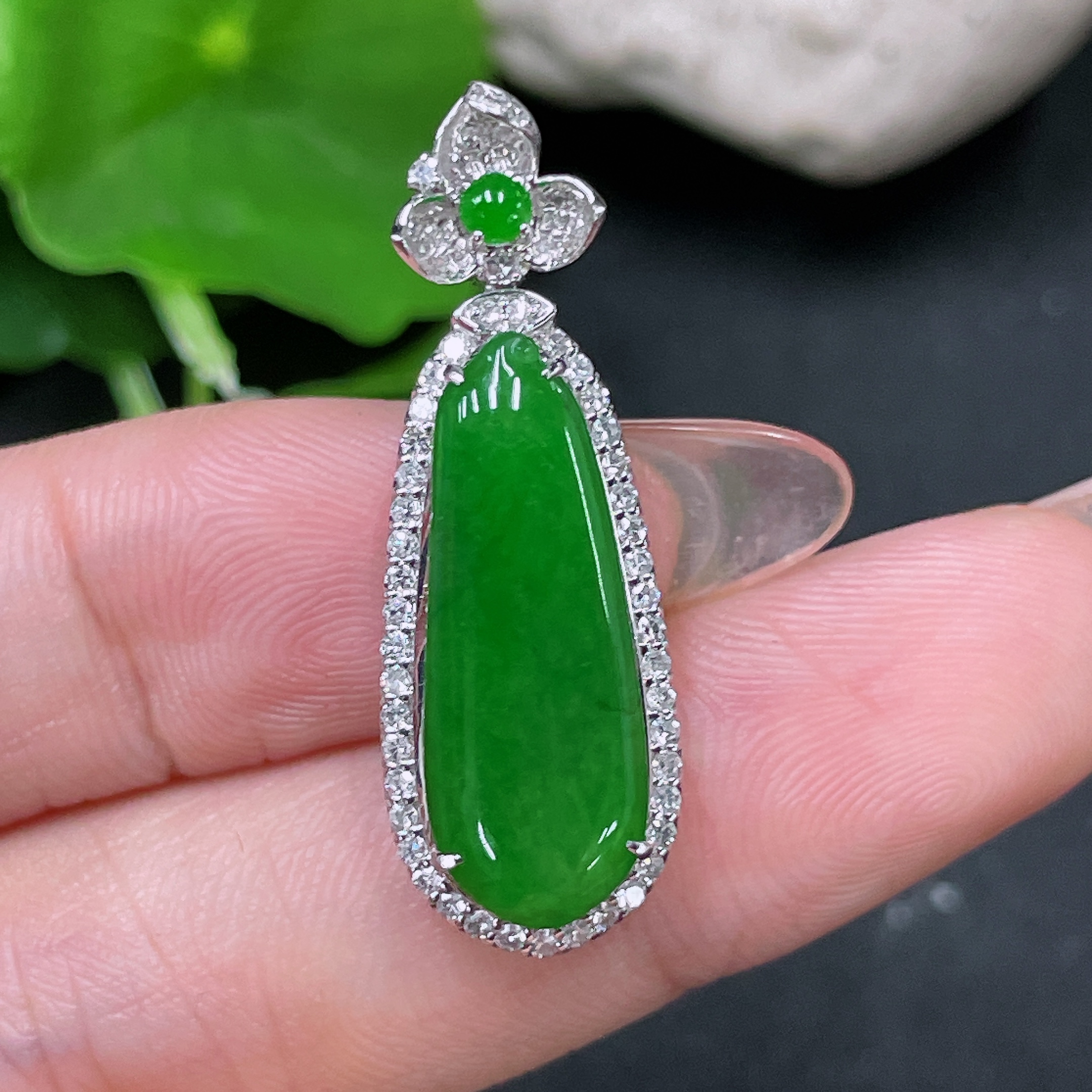 F34985123 Jadeite Inlaid Piece 18K Gold Setting with Diamond Accent Total Weight Approx. 3.51g
