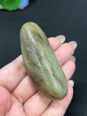 H43203911 和田玉 皮色成因未定 货品总重约83.4g