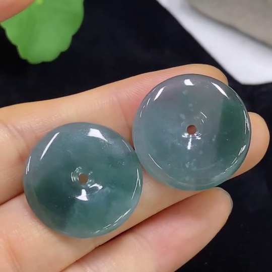 F34973318 Jadeite Pendant Sell as a Lot
