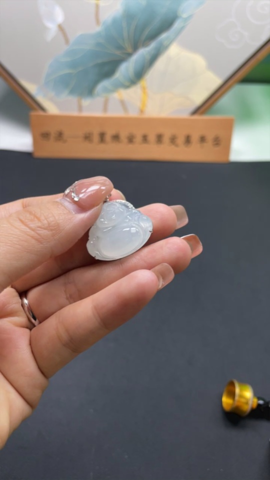 F18981518 Jadeite Buddha Inlaid Pendant (18K Gold) Total Weight Approx. 5.3g