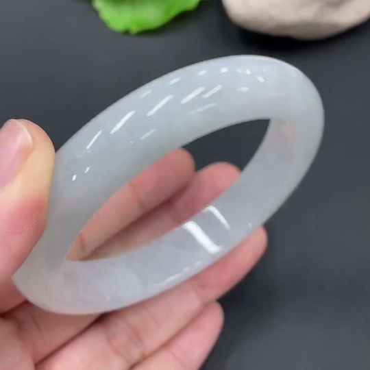 F22448936 Jadeite Round Bracelet Size 56.3 Total Weight 57.901g