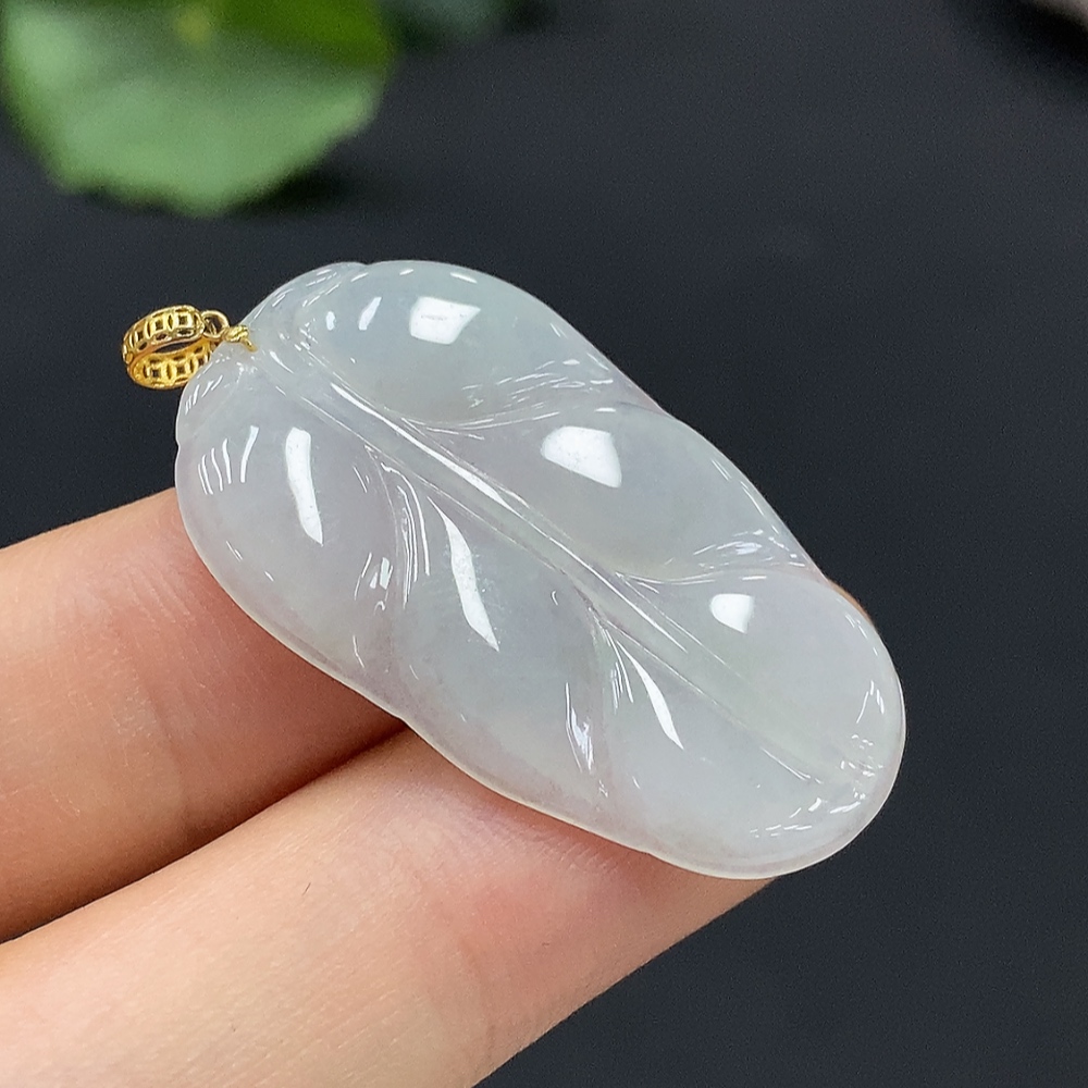 F16744768 Jadeite Leaf Pendant (18k Gold Clasp)