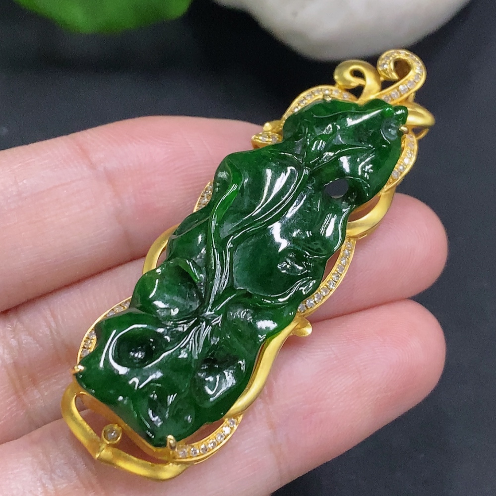 F34023331 Jadeite Inlaid Pendant 18K Gold Total Weight Approx.8.9g With Diamond Inlay Containing Other Mineral Components