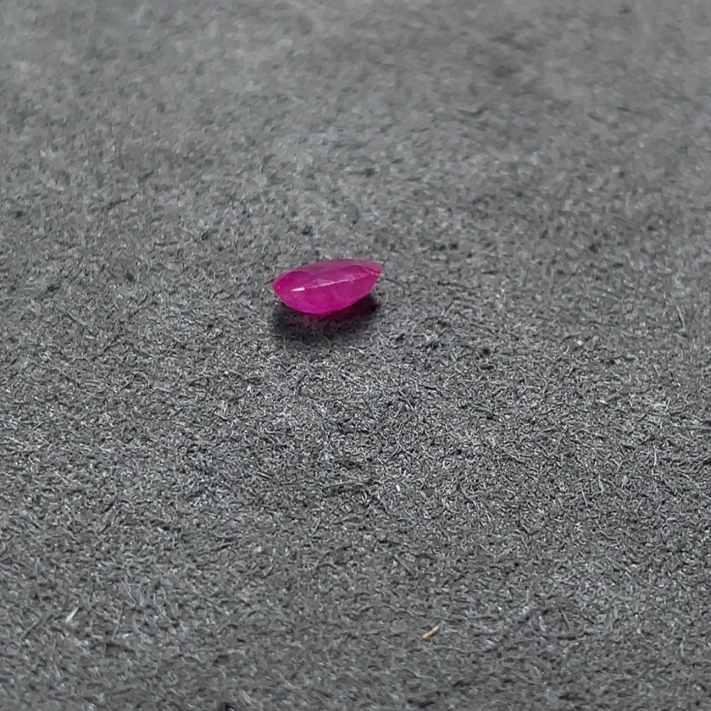 C31665105 Ruby Rough Stone Total Weight Approx. 0.645 Carat