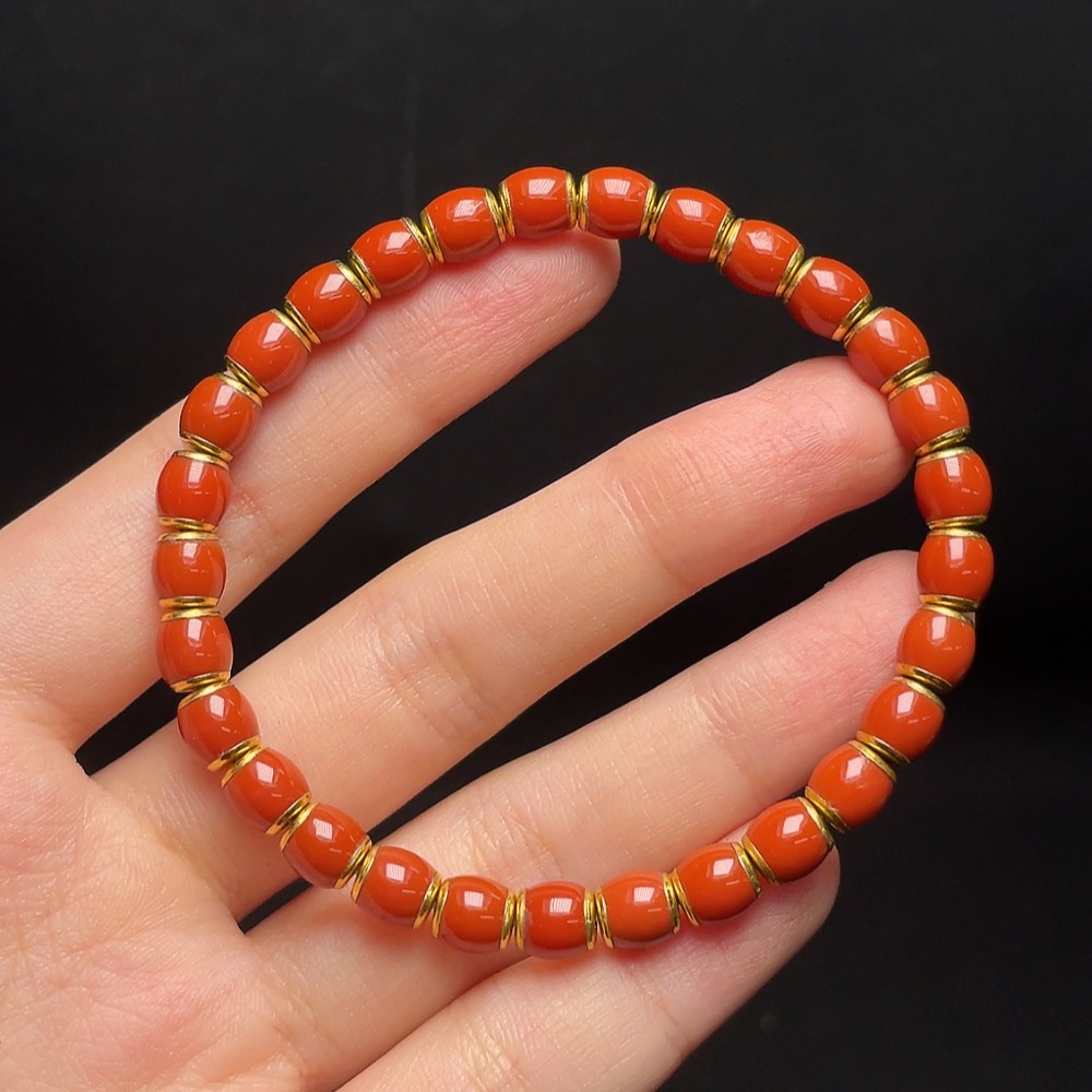 C33934476 South Red Agate Bracelet with Visible Organic Matter, 72% Gold Content, Total Weight Approx. 12.1g, Size Around 5.8mm