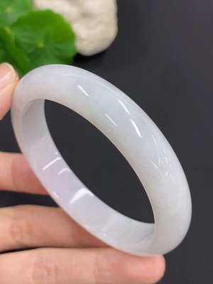 F46556089 翡翠正圈手镯 圈口57.5 货品总重约49.5克