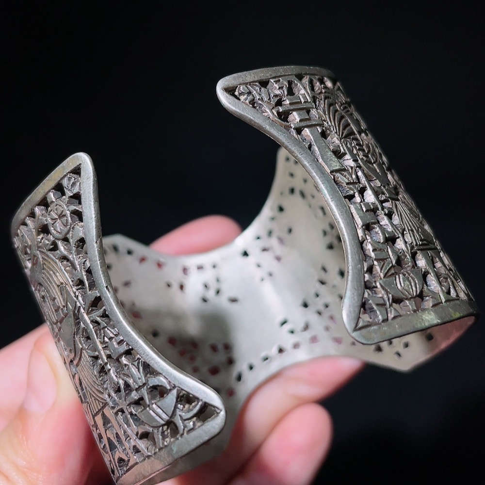 W32764485 Approximately 20th Century West Asian Style Hollow-Out Silver Bracelet with Exquisite Pattern Design, Miscellaneous
