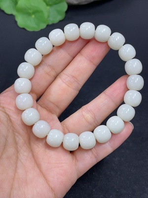 H42954445 和田玉手串    卡9.8mm左右    货品总重约35g
