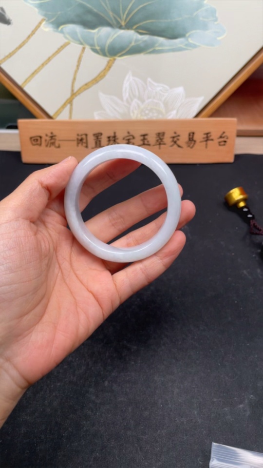 F29357509 Jadeite Round Bangle (Total Weight: Approx. 57.77g, Inner Diameter: 54)