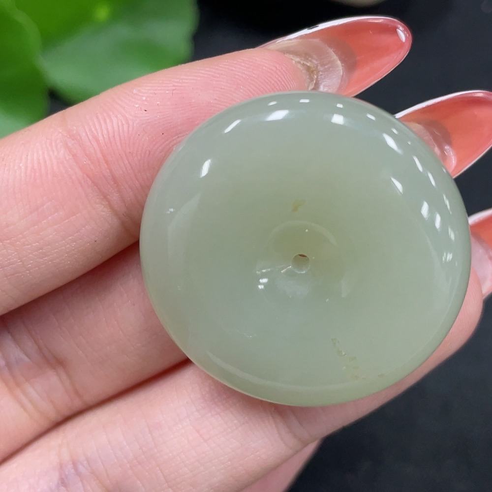 H34063581 Hetian Jade Pendant    Peace Knot    Total Weight Approx. 16.5g