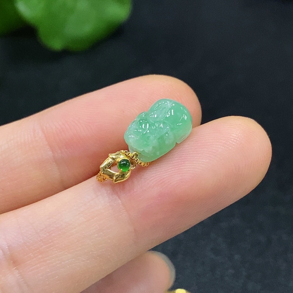 F18982756 Jadeite Pixiu Pendant (18k Gold Clasp) Non-Gold-Inlaid Chain Total Weight 1.869g