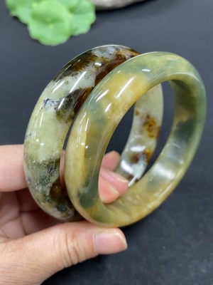 H41905355 岫玉（蛇纹石玉）正圈手镯    圈口60/57.7     货品总重约116g