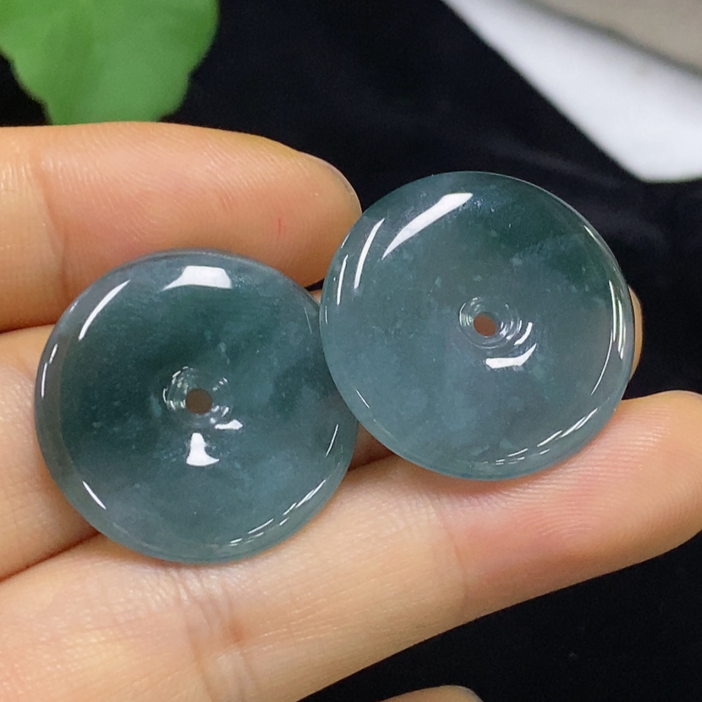 F34973318 Jadeite Pendant Sell as a Lot