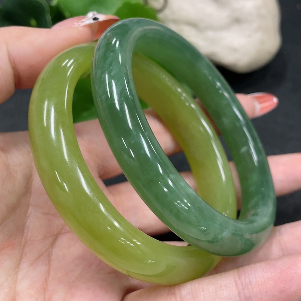 H34980145 Xiuyu (Serpentine Jade) Round Bracelet Size 57.1/58 Total Weight Approx. 90.9g