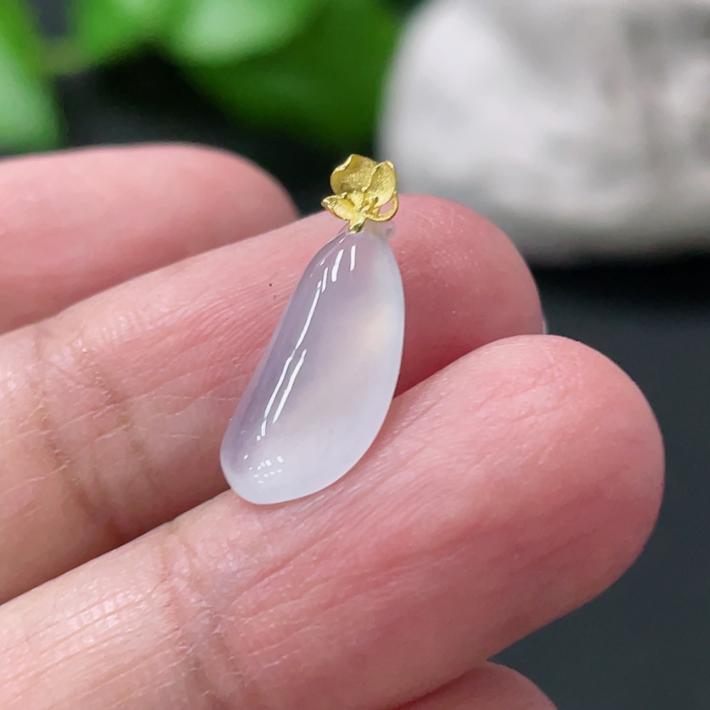 F33935580 Jadeite Auspicious Melon Pendant with 18K Gold Clasp, Total Weight Approx. 0.75g