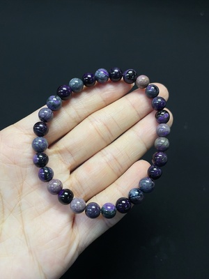 C46535728 苏纪石手串 仅紫色 含其他矿物成分 可见有机物 货品总重约12.47g 卡6.2mm左右（含矿）
