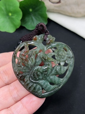 F41942102 翡翠九尾灵狐挂件 货品总重约17.15g