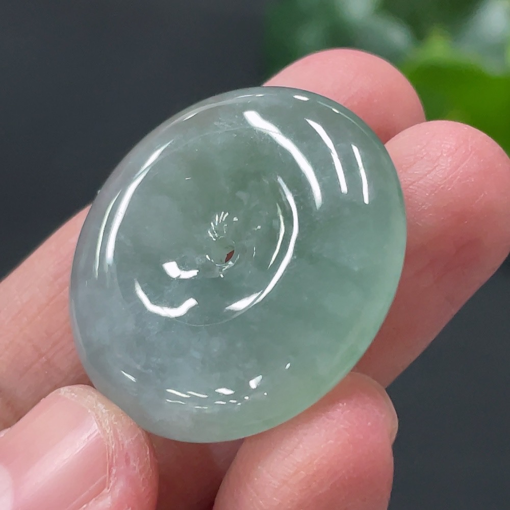 F24773445 Jadeite Peace Knot Pendant, Approx. 10.4g