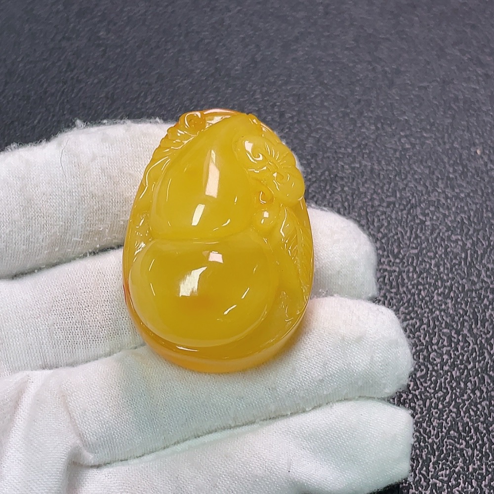 C33923423 Amber Beeswax Pendant Coated Total Weight Approx. 17.68g
