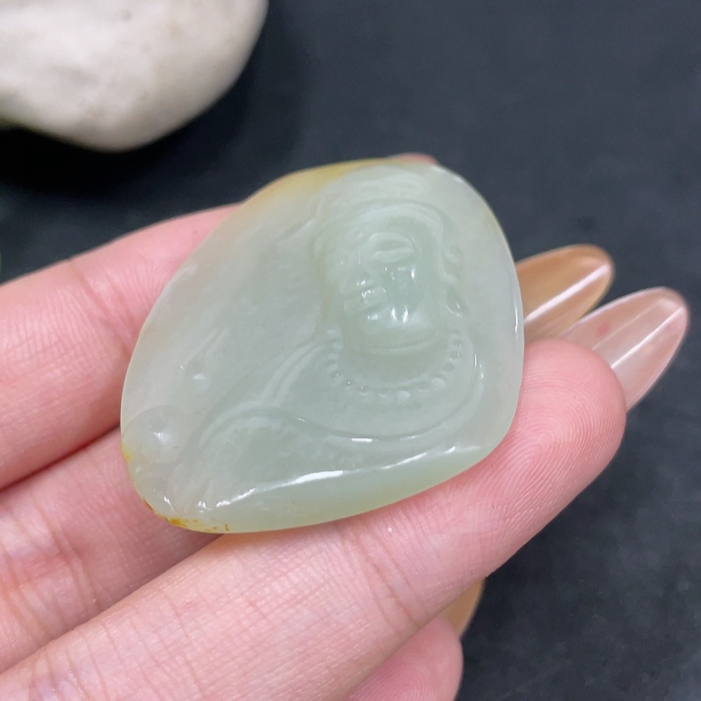 H32706257 Hetian Jade Pendant: Guanyin with Undetermined Skin Color Origin, Total Weight Approximately 11.4g