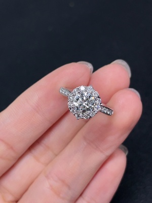 M43153407 钻石戒指  Pt950  D1.00ct  d0.439ct  货品总重约6.17克  圈口12.5  有盒子